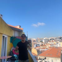 Foto diambil di Lisbon Chillout Hostel oleh Smile P. pada 9/1/2022