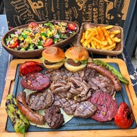 Photo taken at Daily Dana Burger &amp;amp; Steak Fenerbahçe by Timur D. on 1/25/2019