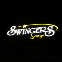 4/21/2013 tarihinde Gabriella C.ziyaretçi tarafından Swingers Lounge BH'de çekilen fotoğraf