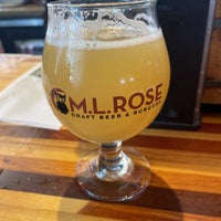 Photo taken at M.L.Rose Craft Beer &amp;amp; Burgers by Anthony N. on 3/5/2023