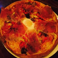 Photo taken at La Pizzeria Italian by Santanu B. on 9/22/2015