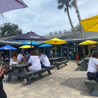 รูปภาพถ่ายที่ Palm Valley Outdoors Bar &amp;amp; Grill โดย Austin K. เมื่อ 9/4/2022