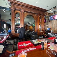 Foto diambil di Good Friends Bar &amp;amp; Queenshead Pub oleh Ryan W. pada 9/8/2022