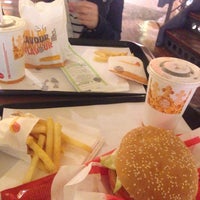 Foto tirada no(a) Burger King por hadis j. em 1/9/2016