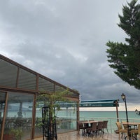 Photo taken at Mavi Yeşil Restaurant by S &amp;amp; Ö on 9/22/2022