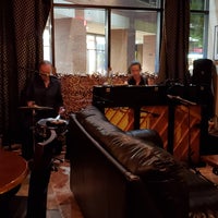 10/6/2019 tarihinde Jay C.ziyaretçi tarafından MJ&amp;#39;s Wine Bar'de çekilen fotoğraf