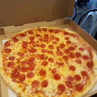 Foto tomada en Flippin&amp;#39; Pizza  por Jay C. el 2/26/2018
