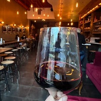 Das Foto wurde bei Blush! Wine Bar von Jason O. am 3/20/2023 aufgenommen