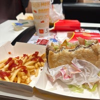 Photo taken at McDonald&amp;#39;s by Guilherme C. on 11/28/2022