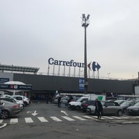 Photo taken at Carrefour hypermarché / Carrefour hypermarkt by Luc N. on 1/2/2021