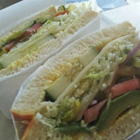 Das Foto wurde bei The Sandwich Box von Pattie C. am 12/10/2012 aufgenommen