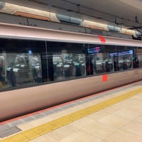 Photo taken at Odakyu Platforms 2-3 by すたいろ on 8/26/2023
