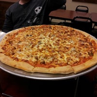 5/15/2013 tarihinde Jason C.ziyaretçi tarafından PizzaWest'de çekilen fotoğraf
