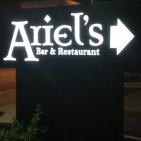 รูปภาพถ่ายที่ Ariel&amp;#39;s Bar &amp;amp; Restaurant โดย Mike H. เมื่อ 9/14/2013
