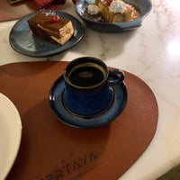 Foto diambil di Mertaya Cafe &amp;amp; Restaurant oleh Ahmad pada 8/29/2023