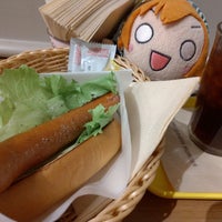 Photo taken at Freshness Burger by Haduki on 11/1/2018