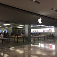 Photo taken at Apple Chermside by tsvnq on 4/10/2017