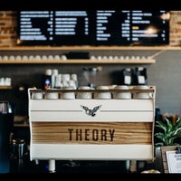 Foto tirada no(a) Theory Coffee Roasters por Theory Coffee Roasters em 10/11/2022