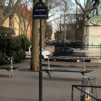 Photo taken at Boulevard du Montparnasse by 💎Lisa💎 on 1/19/2020