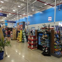 Photo taken at Lowe&amp;#39;s by narni on 7/3/2022