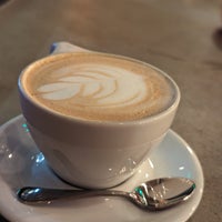 Foto tirada no(a) Panther Coffee por Terrence em 5/18/2023