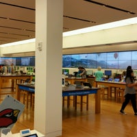 Photo taken at Microsoft Store by Terrence on 9/17/2016