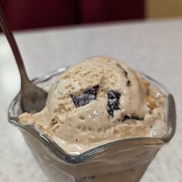 Photo taken at Oberweis Ice Cream &amp;amp; Dairy Store by Terrence on 11/15/2023