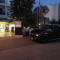 Foto diambil di Club Hotel Falcon oleh İsmet Ö. pada 10/21/2021