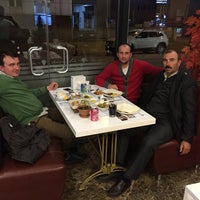 รูปภาพถ่ายที่ Dönerzade โดย İlker A. เมื่อ 11/30/2015