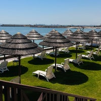 Foto diambil di Hilton Kuwait Resort oleh Nora 💮 pada 5/10/2024