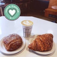 Das Foto wurde bei Louie Coffee Shop von Louie Coffee Shop am 11/2/2022 aufgenommen