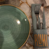 รูปภาพถ่ายที่ RUHI Indian Restaurant โดย Thereisss เมื่อ 3/22/2024
