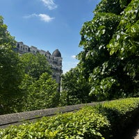 Photo taken at Promenade plantée – La Coulée Verte by Sarah A. on 5/21/2023