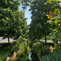 Photo taken at Promenade plantée – La Coulée Verte by Sarah A. on 5/21/2023