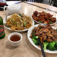 Photo taken at Daimo Chinese Restaurant by Mike Y. on 3/24/2018