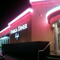 Снимок сделан в Omega Diner пользователем Carito E. 9/25/2012