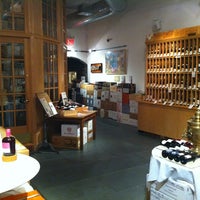 Photo taken at Hunter&#39;s Point Wines &amp; Spirits by Tony C. on 12/9/2012