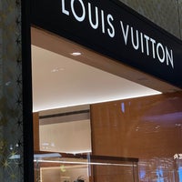 Photo taken at Louis Vuitton by 𝙅𝙍 on 3/5/2024