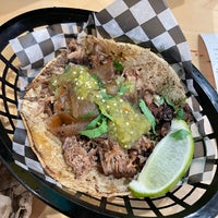 1/14/2023 tarihinde Claire H.ziyaretçi tarafından Seven Lives - Tacos y Mariscos'de çekilen fotoğraf