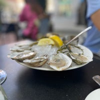 Photo taken at Hemenway&amp;#39;s Seafood Grille &amp;amp; Oyster Bar by Oliver O. on 7/31/2023