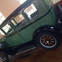 Das Foto wurde bei Estes-Winn Antique Car Museum von Matthew am 4/13/2016 aufgenommen