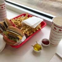 Photo taken at In-N-Out Burger by Mi K. on 2/19/2023