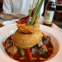 Photo taken at Osha Thai Noodle Cafe by Mehrnaz A. on 7/4/2023