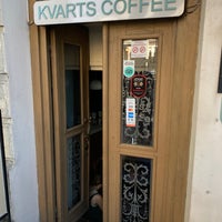 Foto diambil di Kvarts Coffee oleh Ab.r pada 8/10/2023