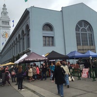 Foto tirada no(a) Ferry Plaza Farmers Market por Jessica C. em 12/20/2014