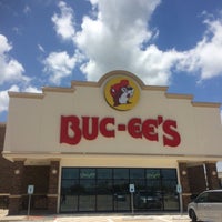 Photo taken at Buc-ee&amp;#39;s by Jessica C. on 7/12/2016