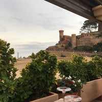 รูปภาพถ่ายที่ Capri Hotel โดย Robin V. เมื่อ 8/15/2017