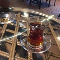 Photo taken at Şık Kahve &amp;amp; Vitamin by Ümit A. on 7/21/2017