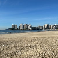 Photo taken at Praia de Pitangueiras by Murilo Á. on 2/5/2024