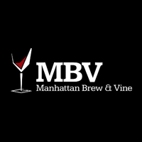 9/11/2015 tarihinde Manhattan Brews And Vinesziyaretçi tarafından Manhattan Brews And Vines'de çekilen fotoğraf